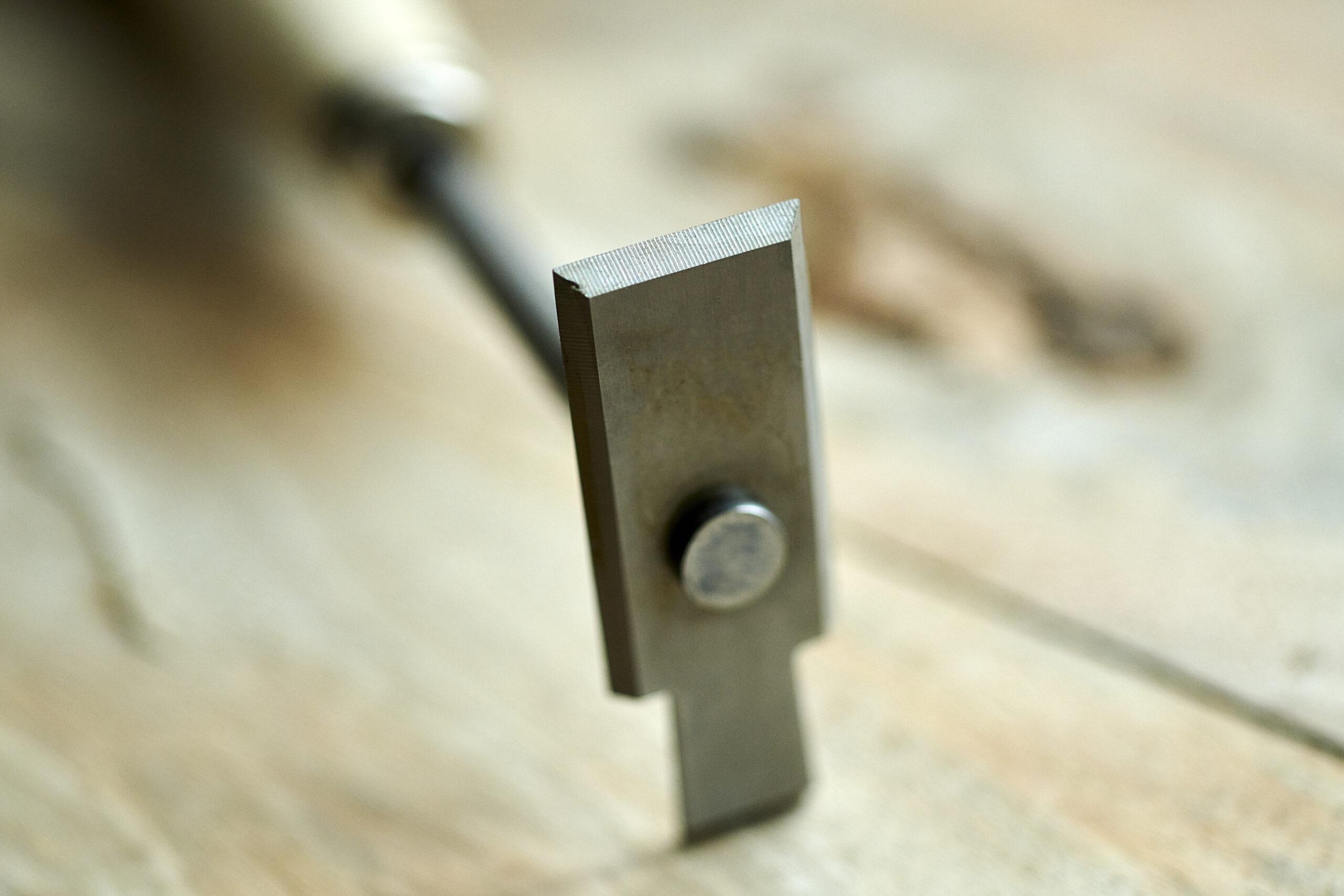 Profilovaná škrabka na odstránenie farby