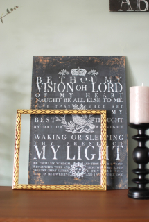 Zlatý rám s ornamentom